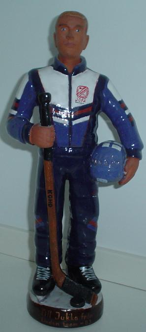 HockeyCoach.se statue, recieved from a team