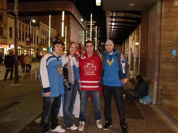 Hockeyfans ute på stan, Finland & Kanada - HockeyCoach.se
